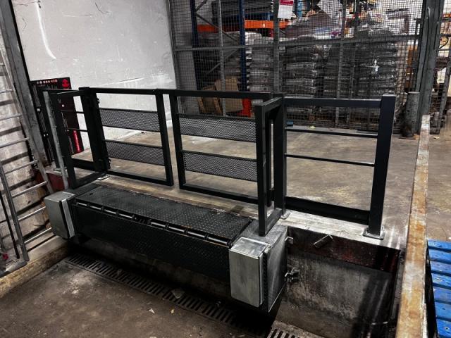 Garde-Corps de Quai sur Mesure : Double Portillon à ouverture à 180°