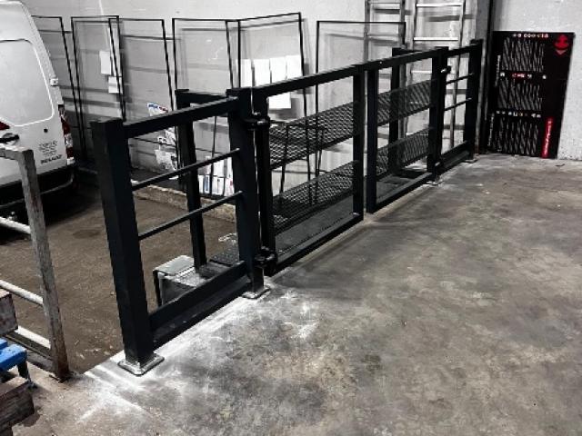 Garde-Corps de Quai sur Mesure : Double Portillon à ouverture à 180°