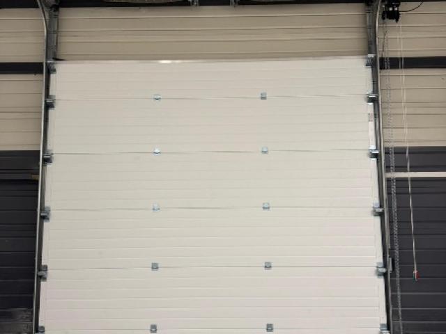 Porte Sectionnelle Industrielle : Création d’Ouverture & Pose