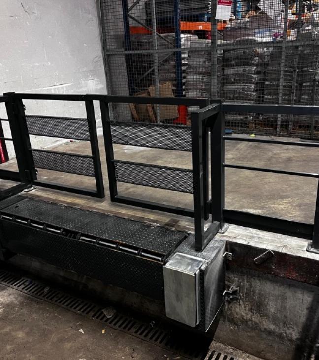 Garde-Corps de Quai sur Mesure : Double Portillon à ouverture à 180°